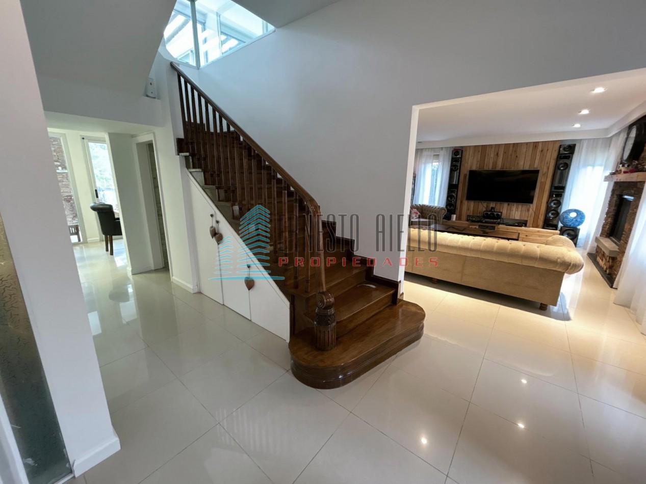 A. VENTA Espectacular CASA en Dos Plantas en Fincas de Iraola