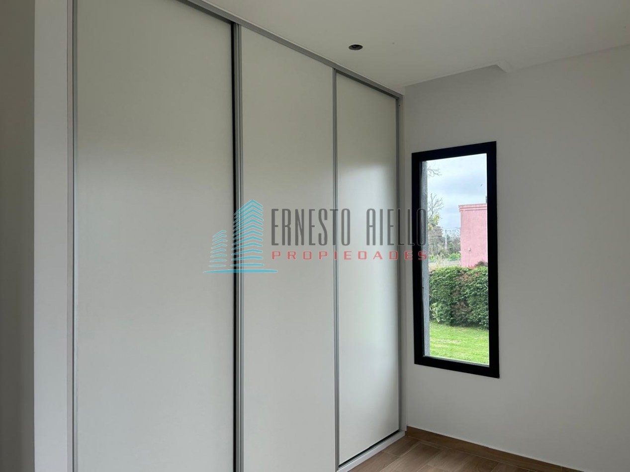 CASA EN VENTA CUATRO AMBIENTES CON PISCINA