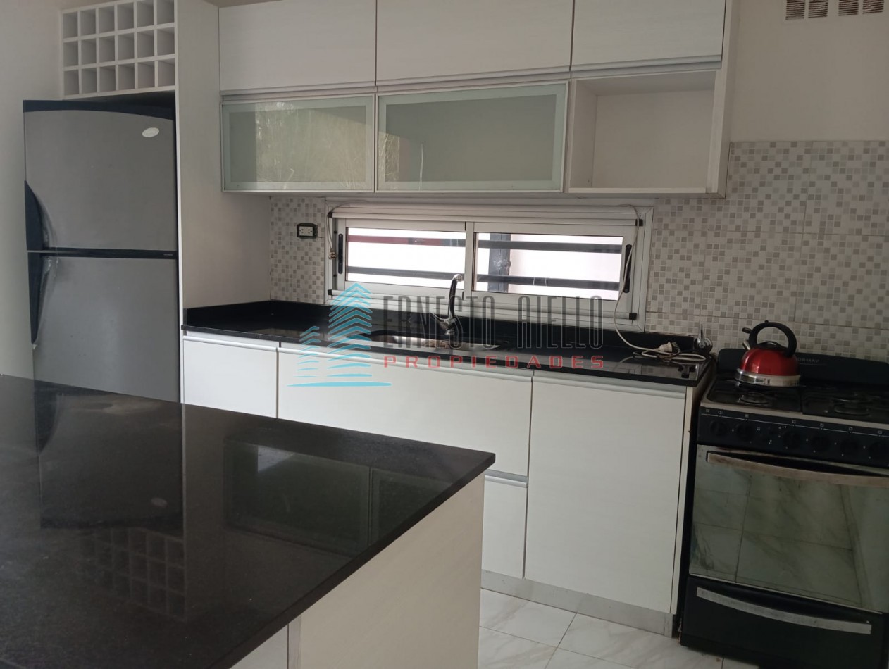 A. Venta Casa 4 Ambientes en El Pato con Piscina