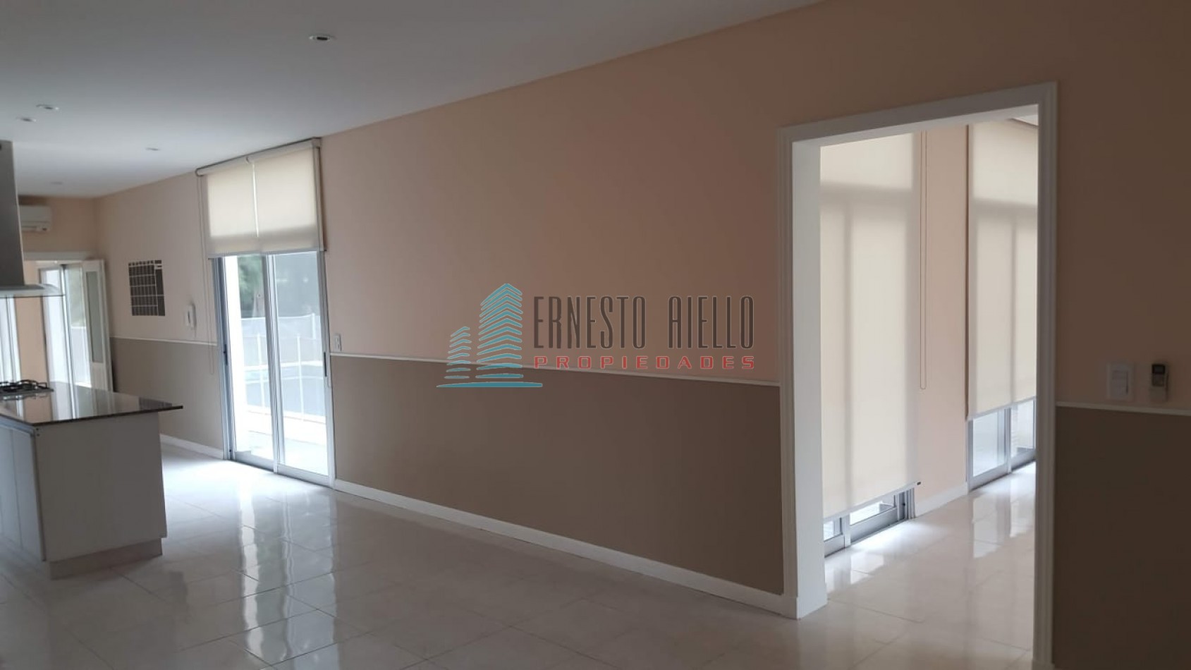 A. ALQUILER Impecable Casa en Abril Club de Campo