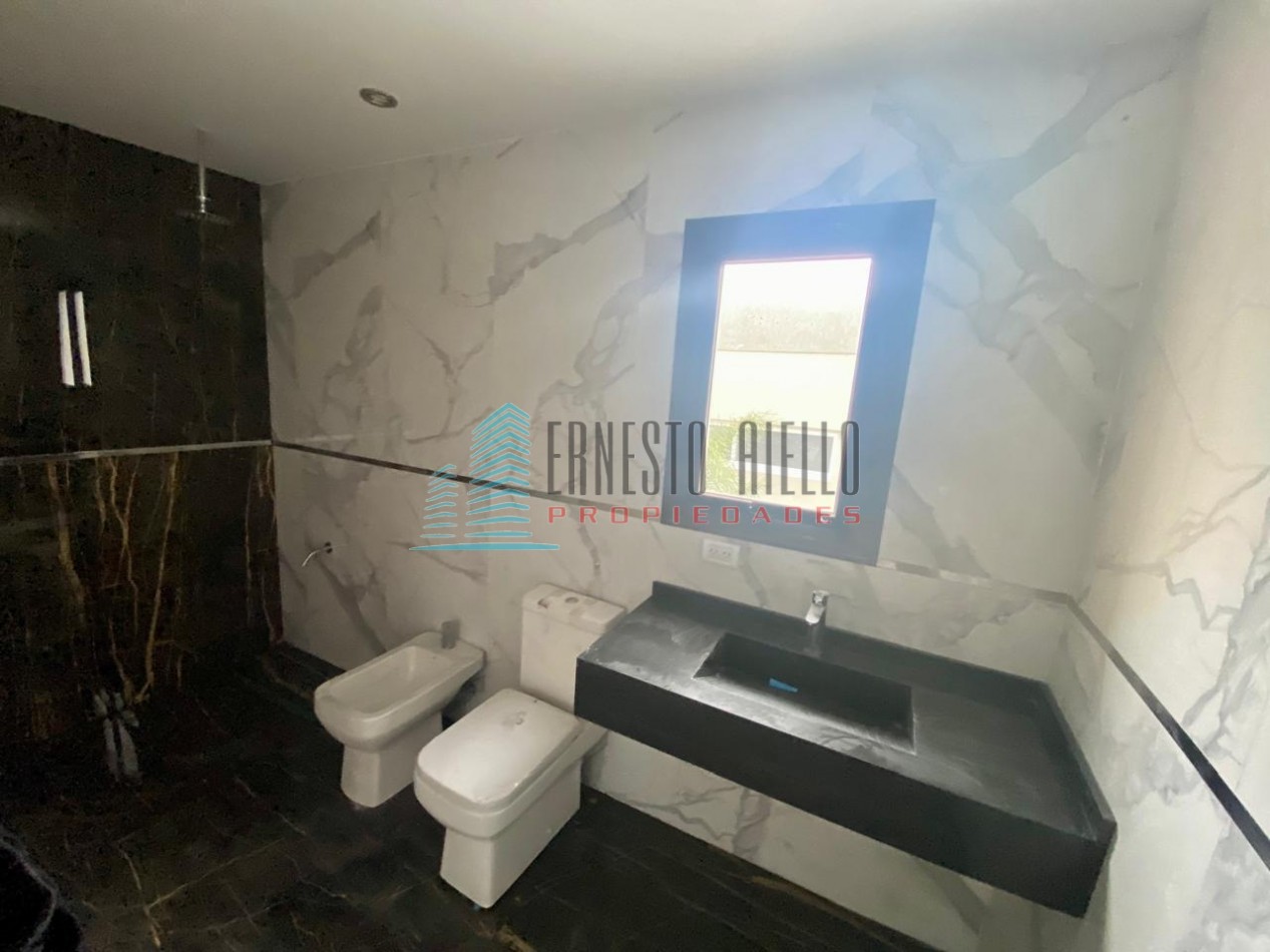 A. ALQUILER Impecable Casa en 4 ambientes con  Piscina