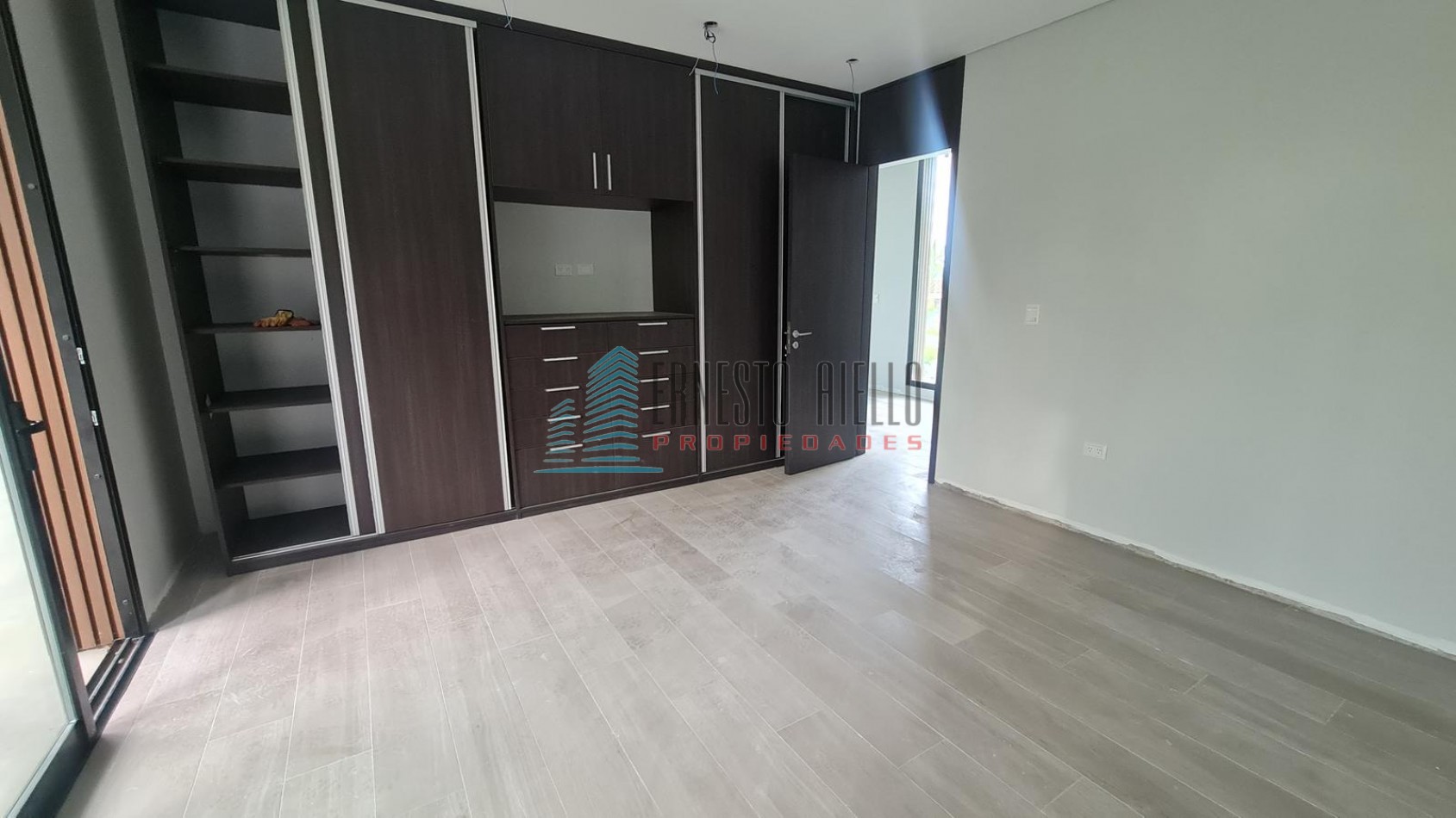 A. Casa en Venta 4 Ambientes Greenville con Piscina