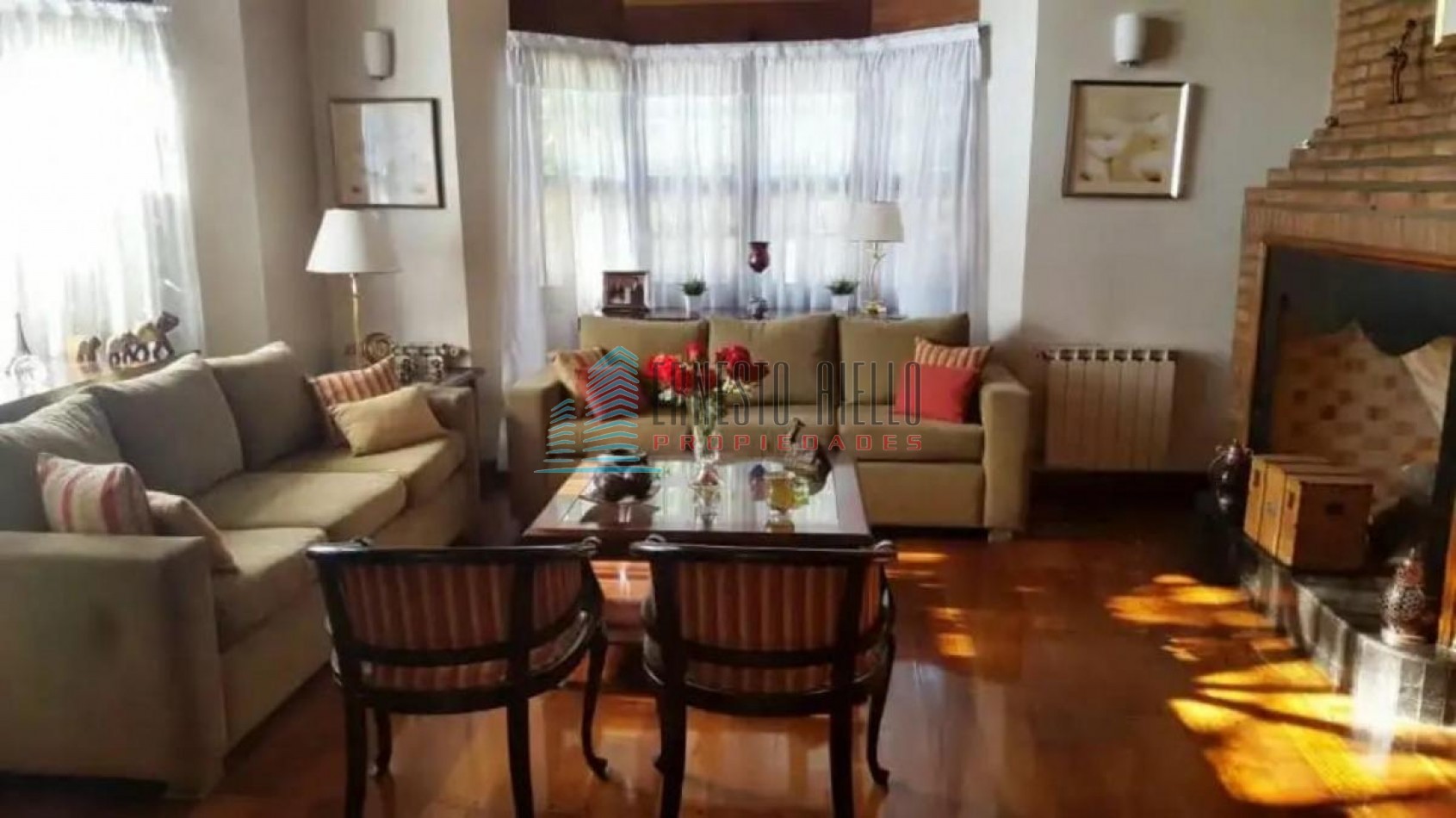 A. Casa en Venta Barrio Parque Bernal