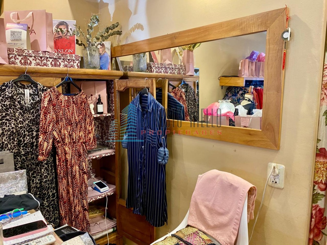 A. VENTA FONDO DE COMERCIO ROPA FEMENINA- EXCELENTE UBICACION BERNAL