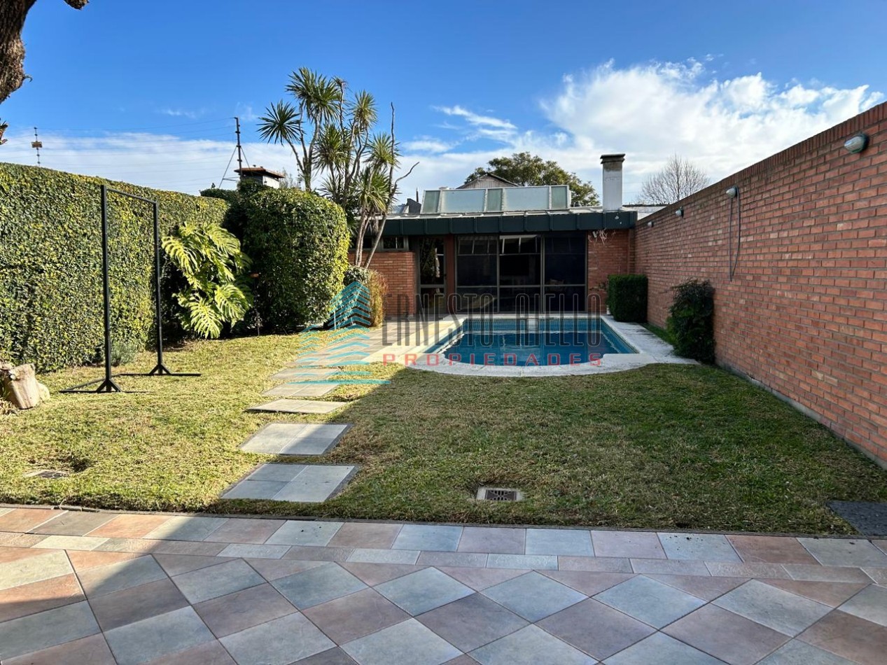 ESPECTACULAR CASA 5 AMBIENTES CON PISCINA EN BERNAL