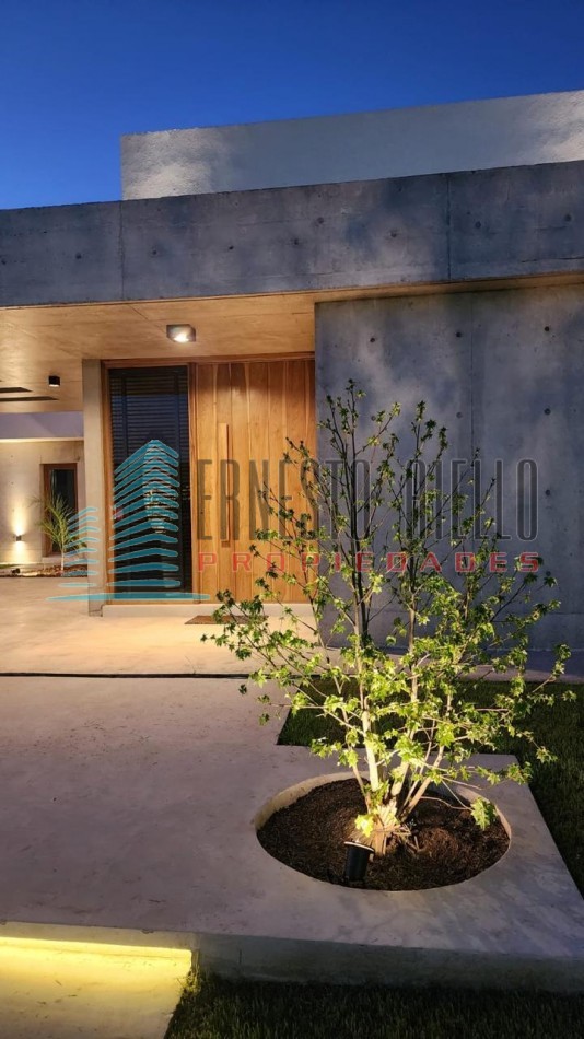 Espectacular Casa en Venta de Cinco Ambientes en Puerto Nizuc-Guillermo Hudson