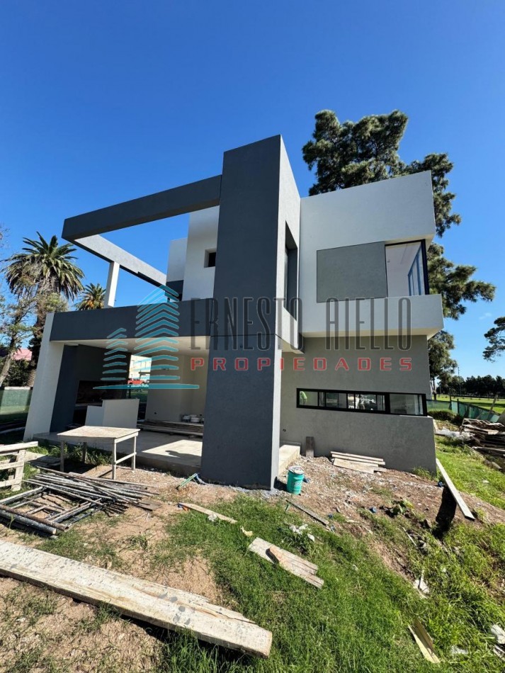 A. Espectacular Casa en Venta con Piscina - Greenville Polo & Resort