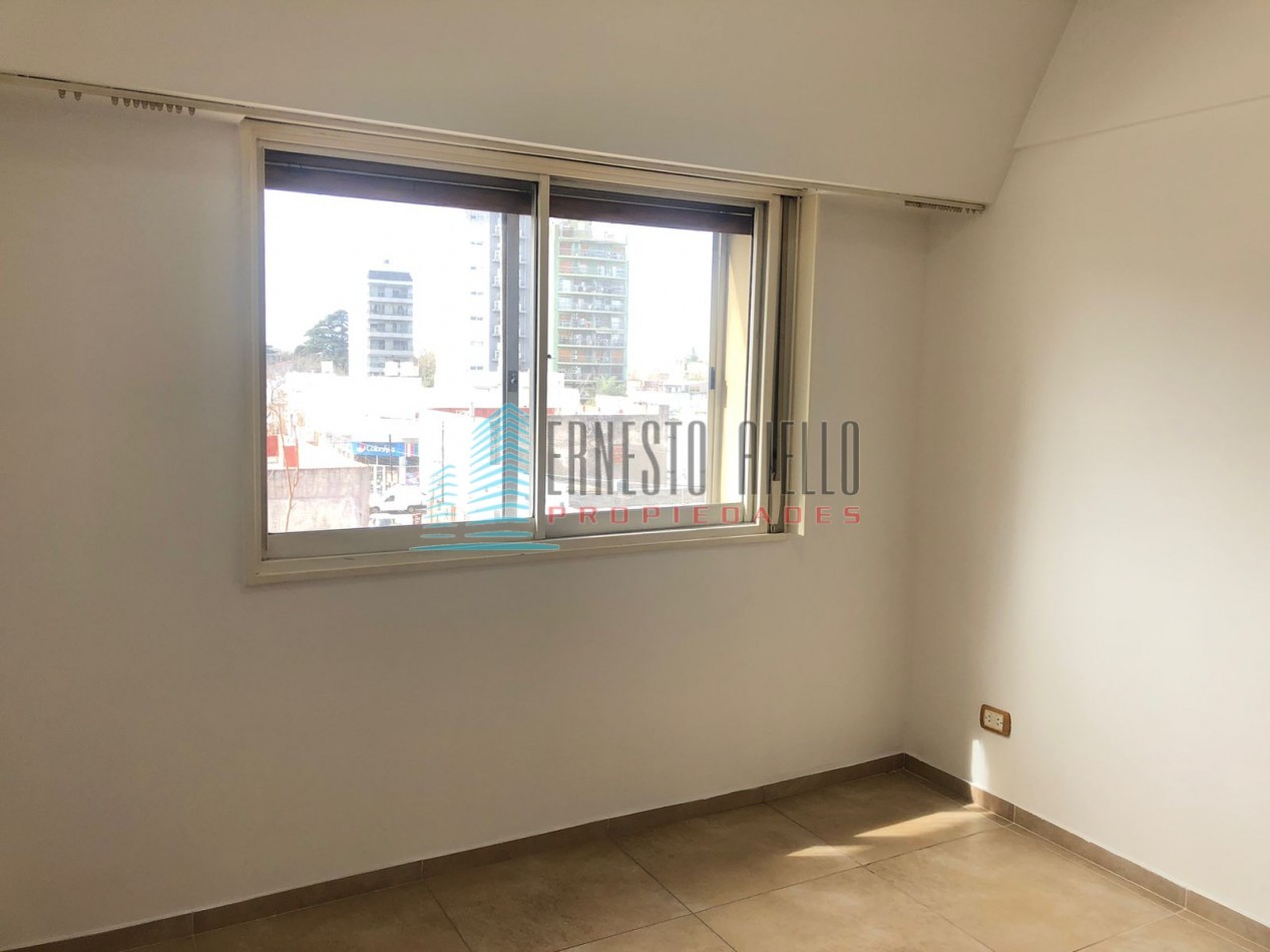 A. VENTA Departamento Tres Ambientes con Cochera y Baulera - Quilmes Centro