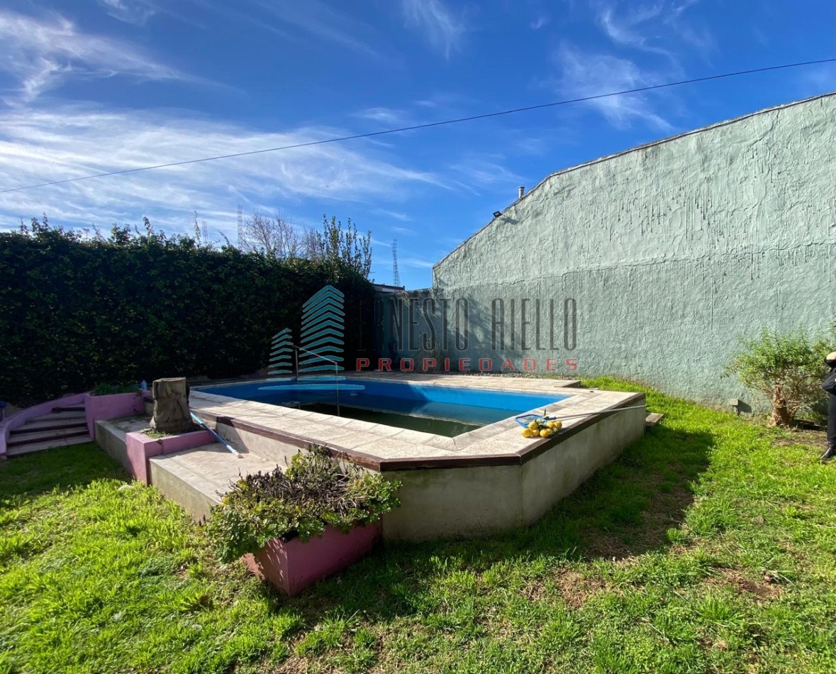 Venta Casa en Una Sola Planta con Piscina - Quilmes