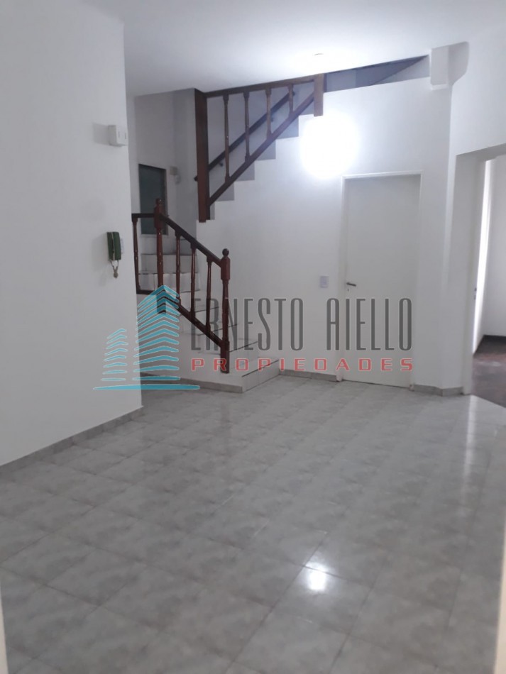 Oportunidad! - Excelente Casa en Dos Plantas - Venta - Quilmes