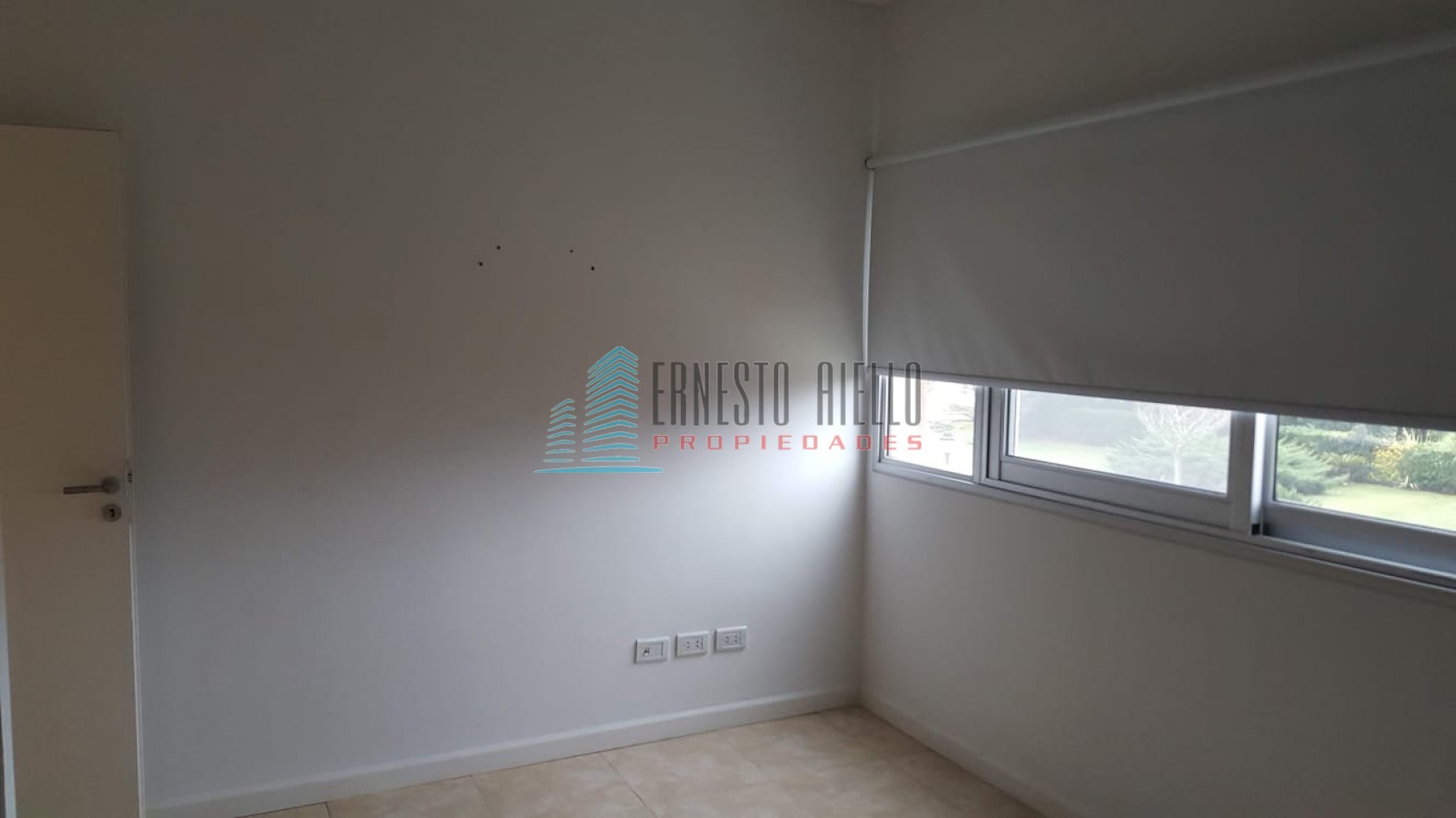 A. ALQUILER Impecable Casa en Abril Club de Campo