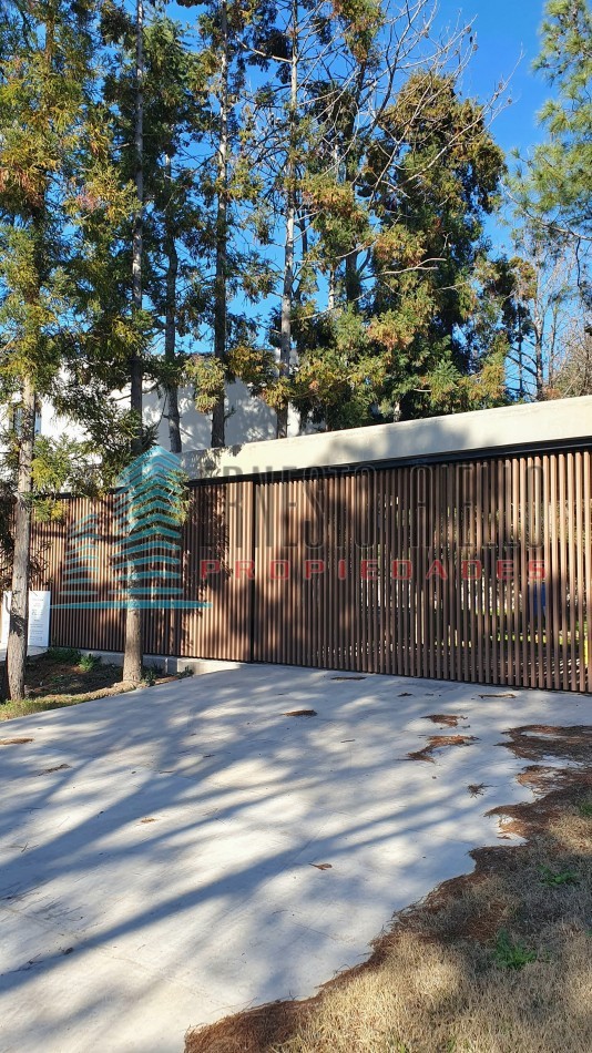 A. Casa en Venta 4 Ambientes Greenville con Piscina