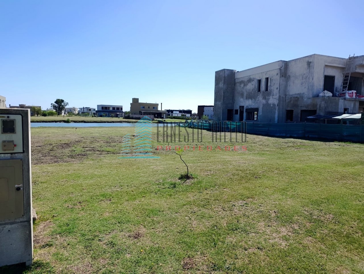 A. VENTA Excelente Lote en Barrio Sebastian Gaboto SALIDA A LA LAGUNA