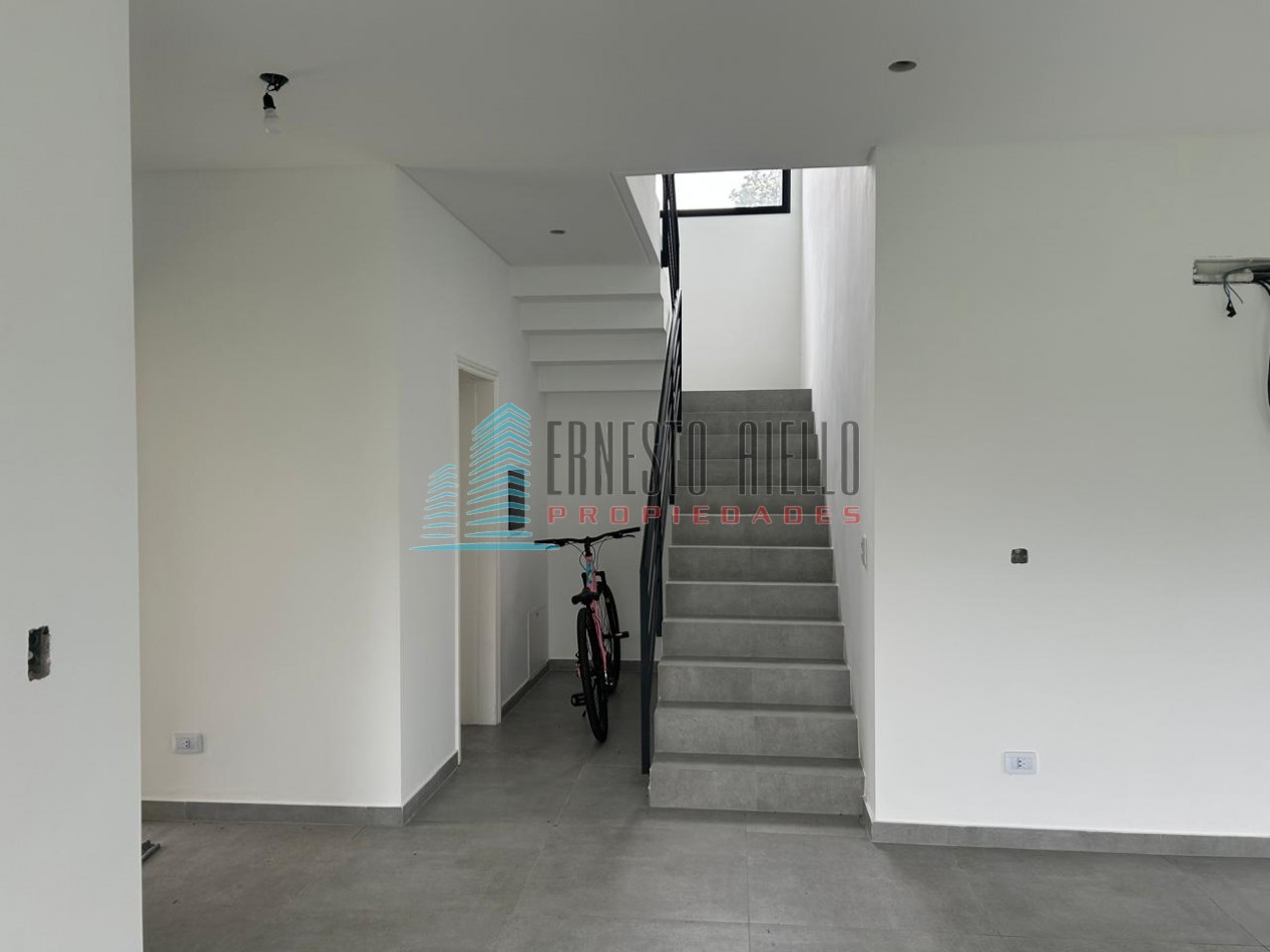 CASA EN VENTA CUATRO AMBIENTES CON PISCINA