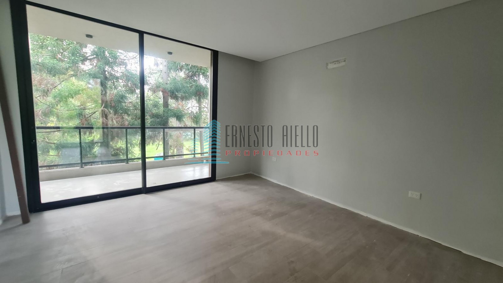 A. Casa en Venta 4 Ambientes Greenville con Piscina