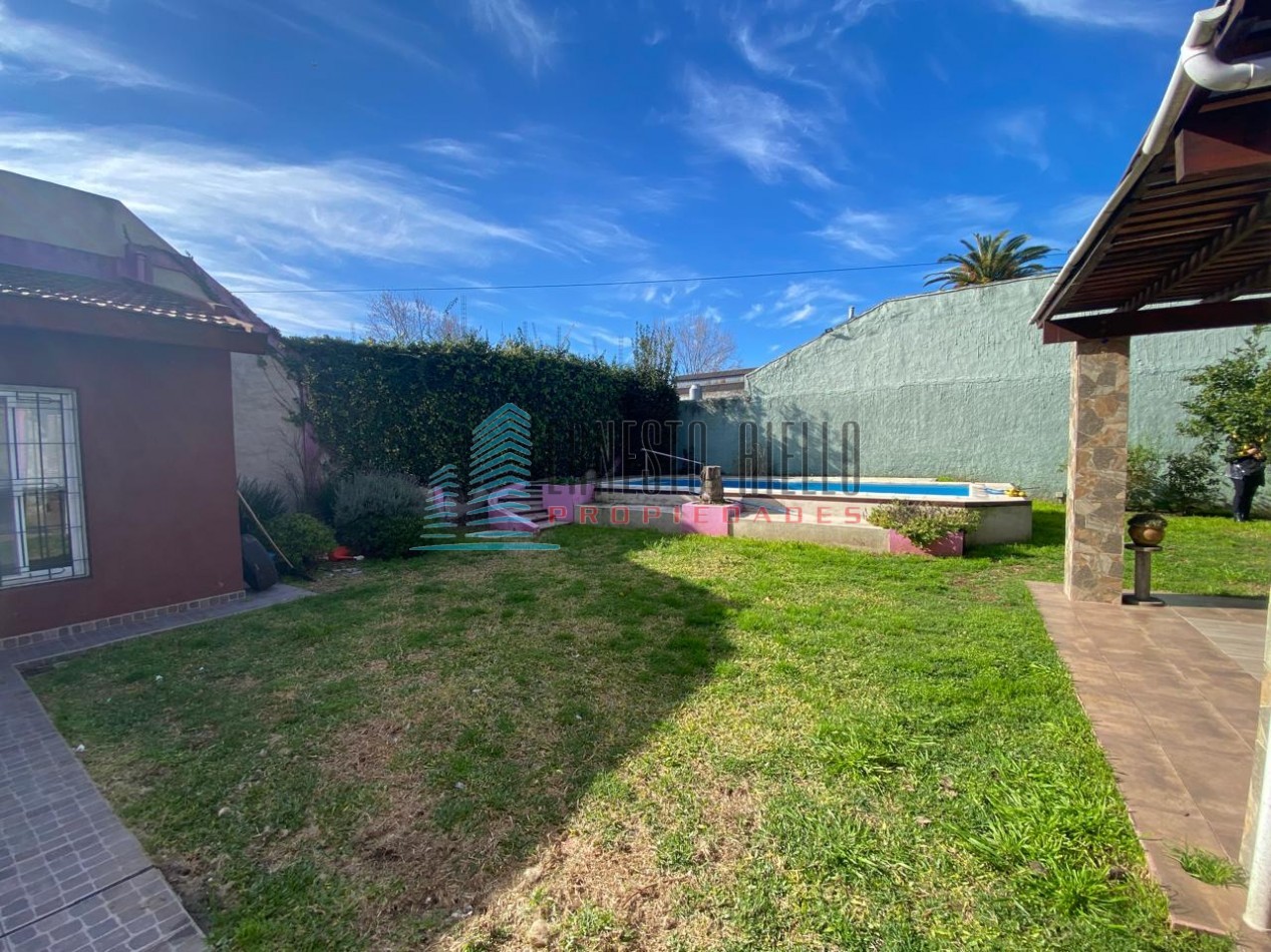 Venta Casa en Una Sola Planta con Piscina - Quilmes
