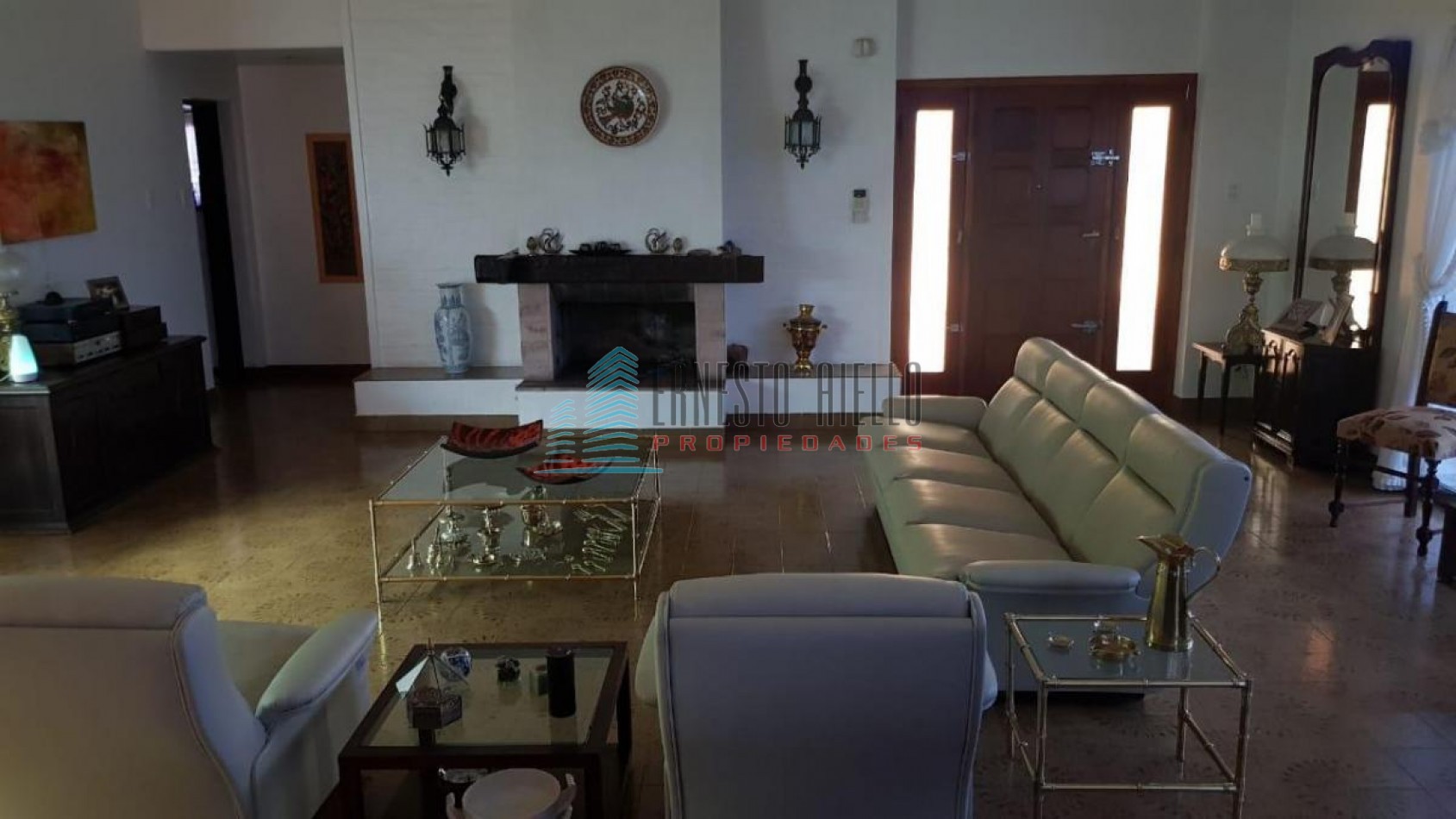 A. Venta Bernal Centro Importante Casa 5 ambientes 