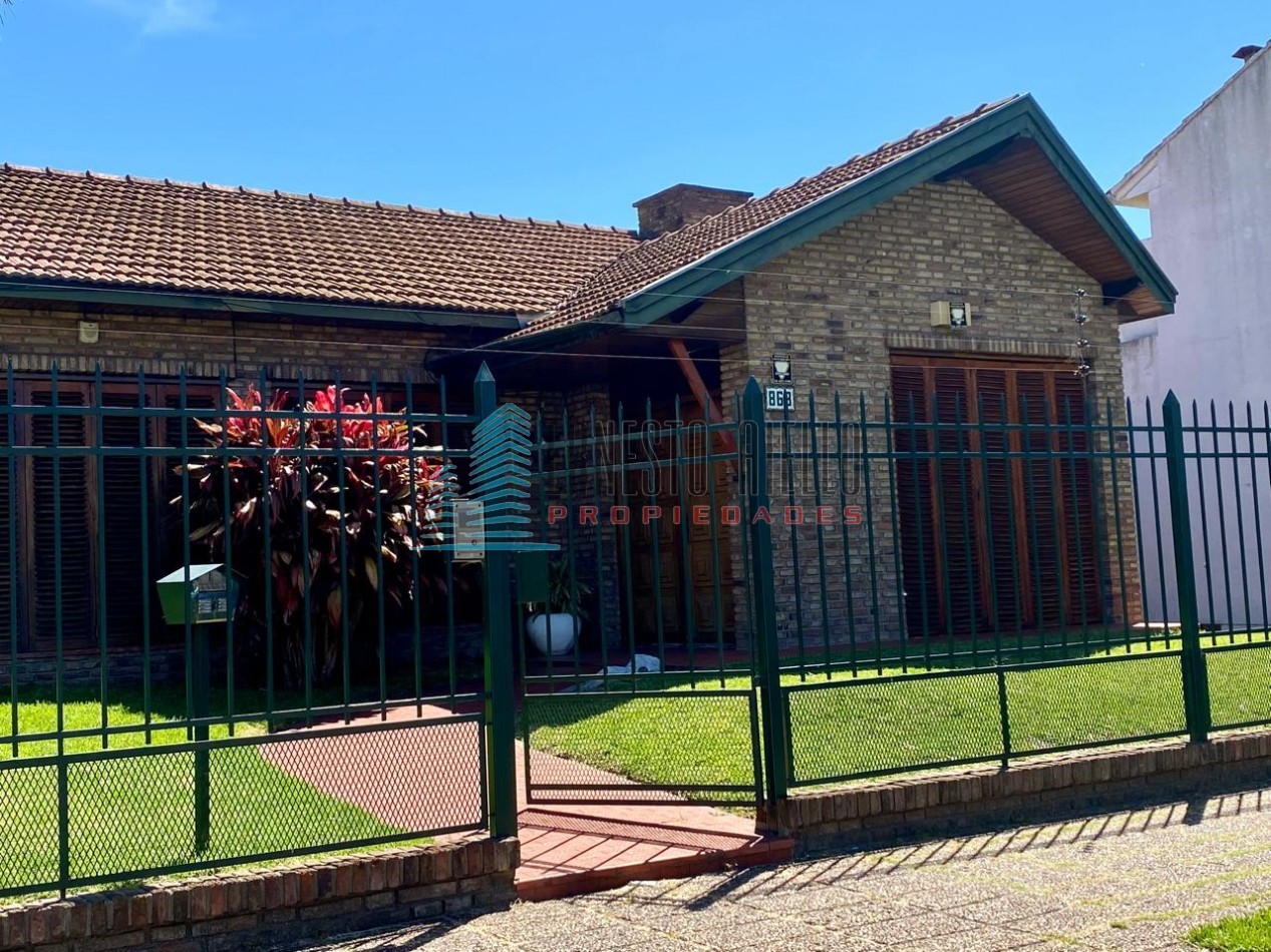 VENTA Casa con Estilo, Parque, Quincho y Depto. Independiente - Todo en una misma propiedad