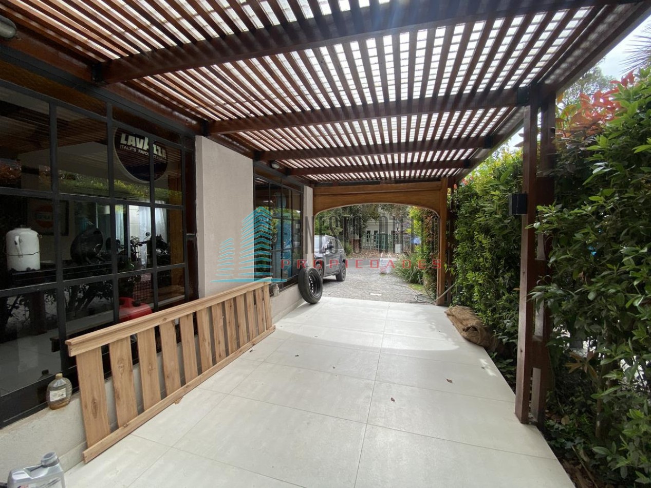 A. VENTA Espectacular CASA en Dos Plantas en Fincas de Iraola