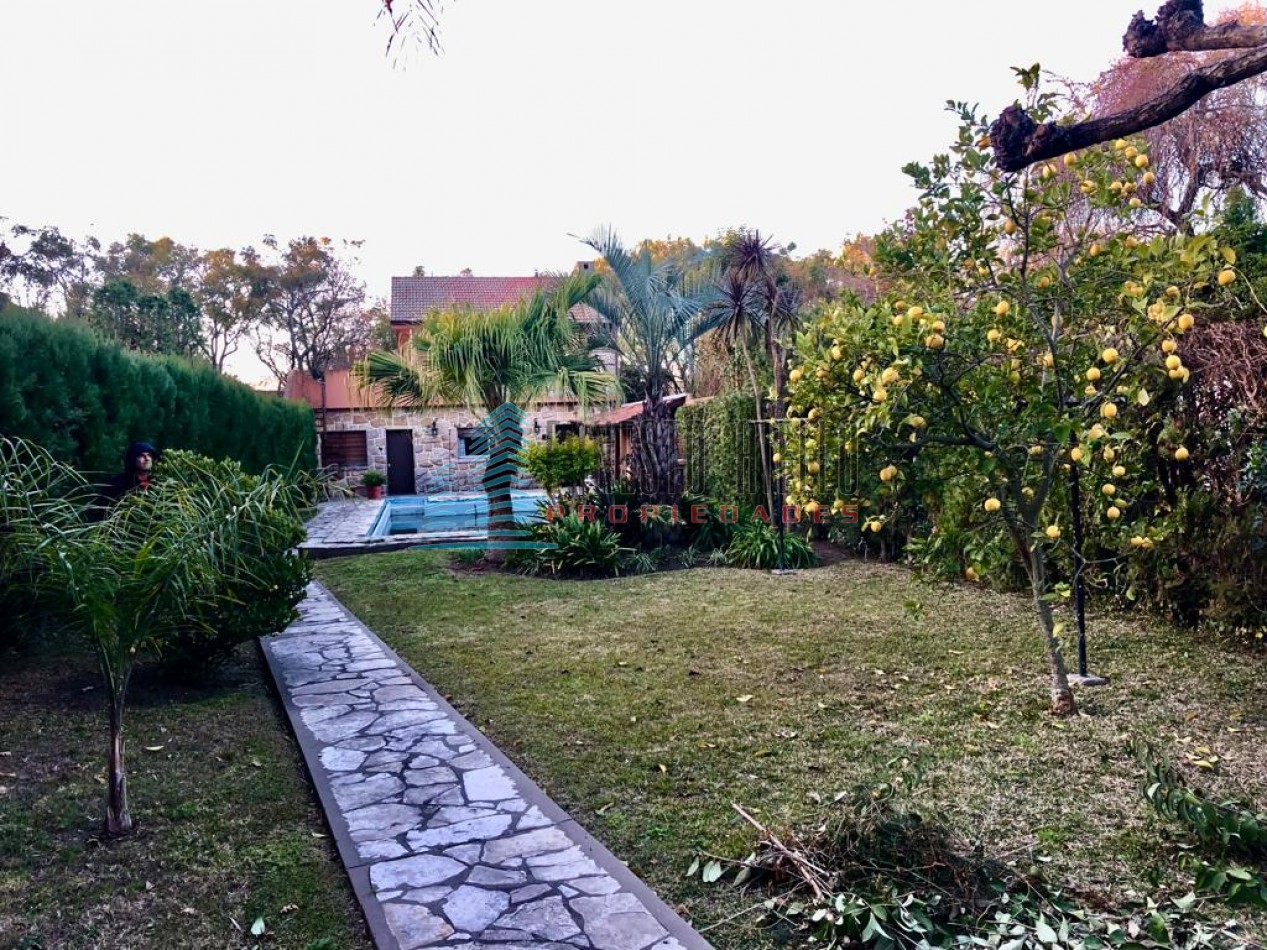 A VENTA Impecable Casa en en dos plantas con Piscina- Ranelagh