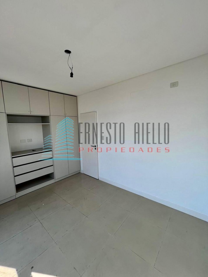 A. ALQUILER DEPARTAMENTO DE DOS AMBIENTES CON BALCON EN QUILMES CENTRO.