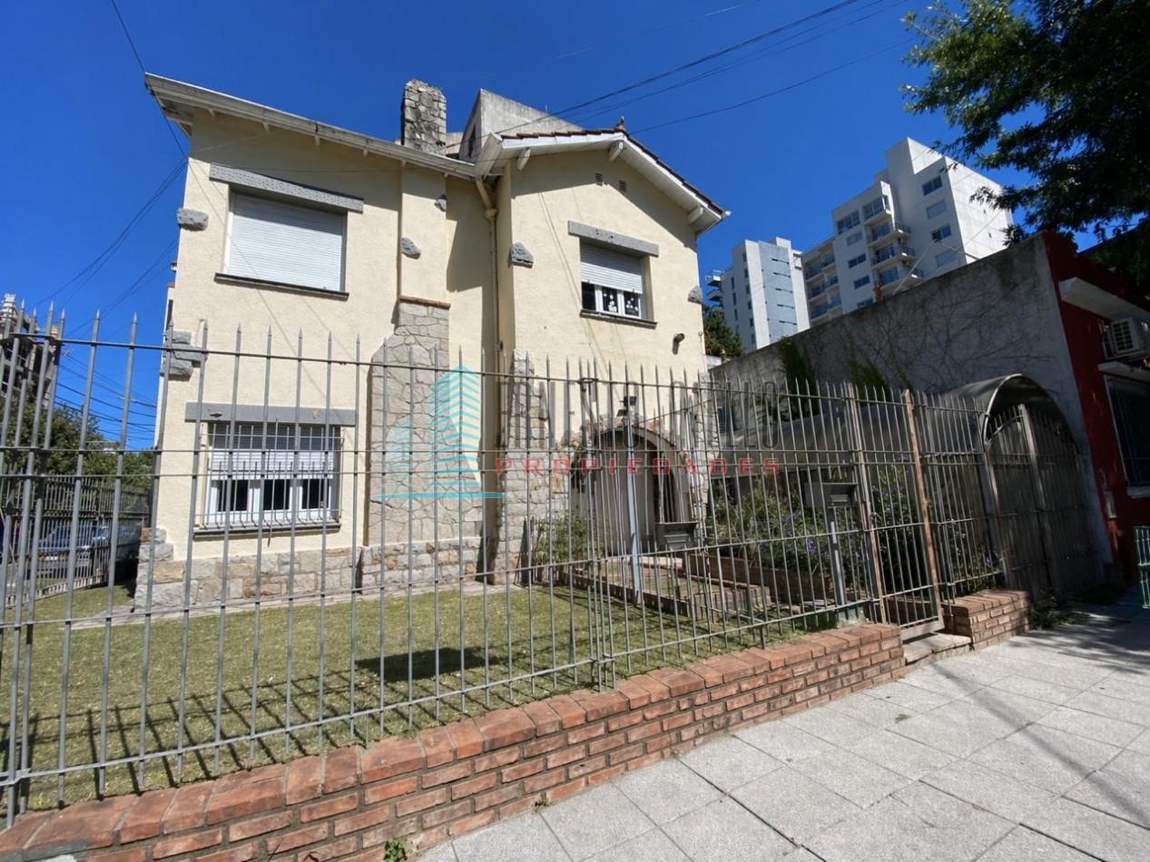 VENTA CASA 4 Ambientes Excelente Ubicacion 