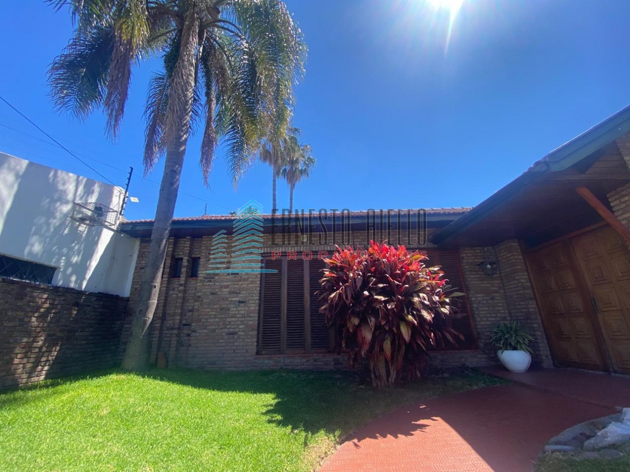 VENTA Casa con Estilo, Parque, Quincho y Depto. Independiente - Todo en una misma propiedad