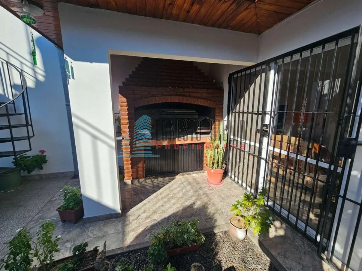 Am. VENTA Excelente Casa de 3 Ambientes con Cochera - Quilmes Oeste