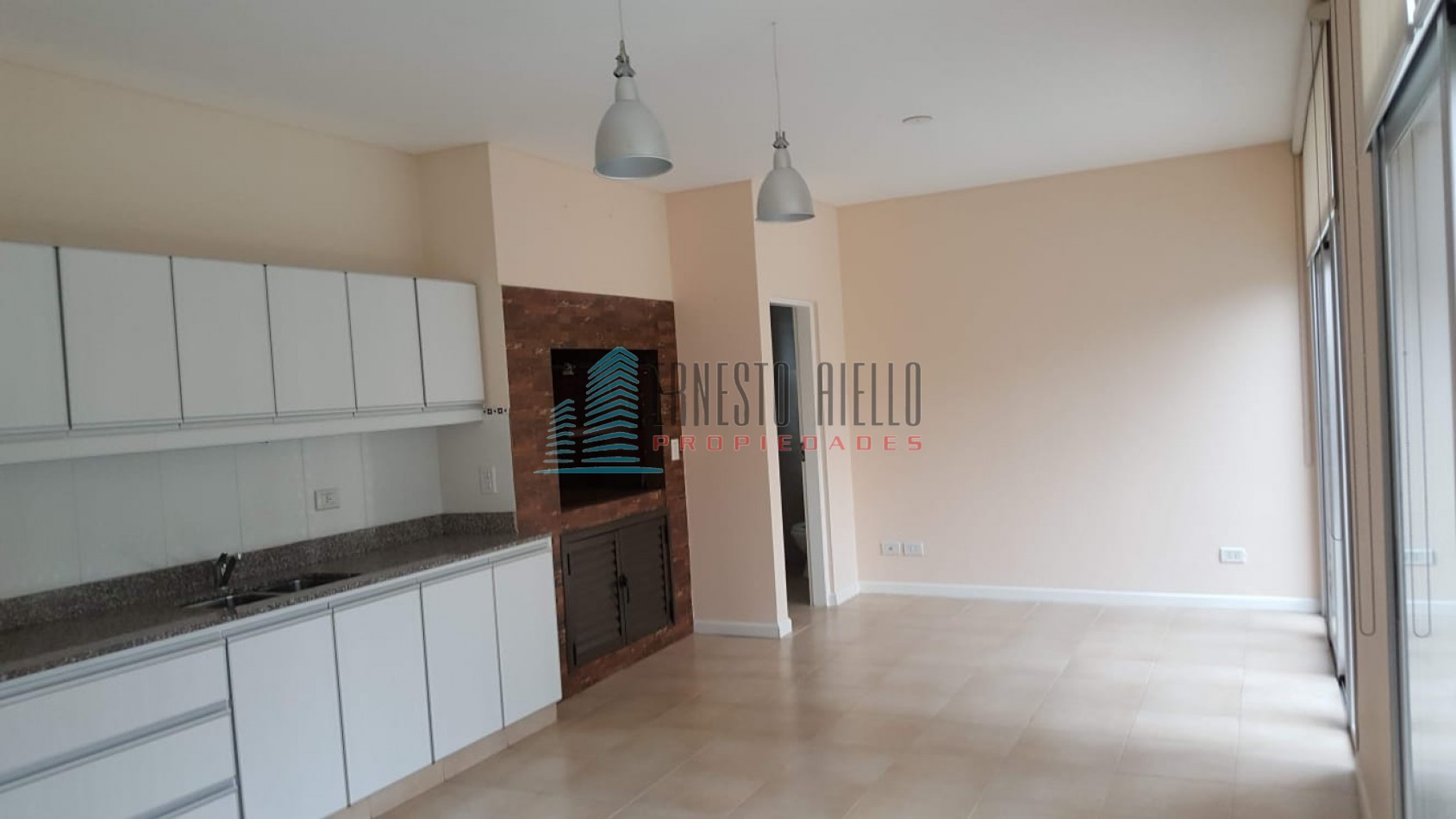 A. ALQUILER Impecable Casa en Abril Club de Campo