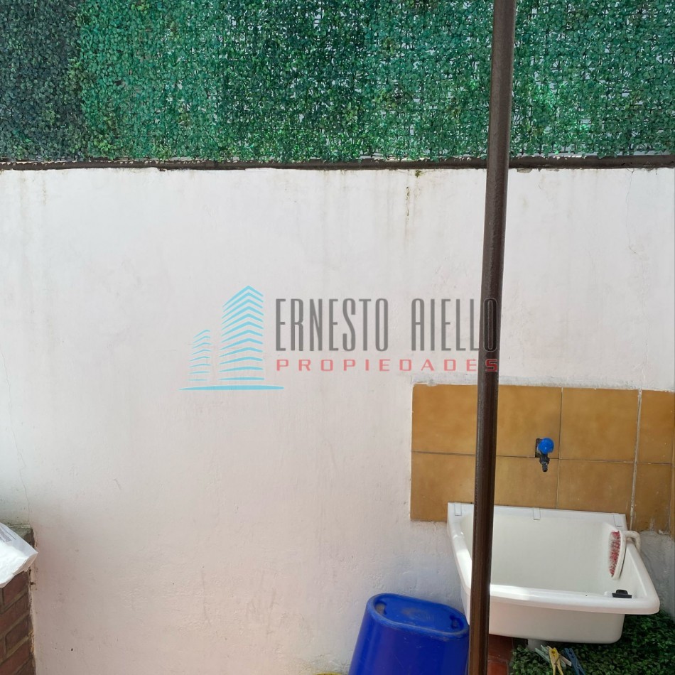 A. VENTA Impecable PH Tres Ambientes con Cochera - Excelente Ubicacion