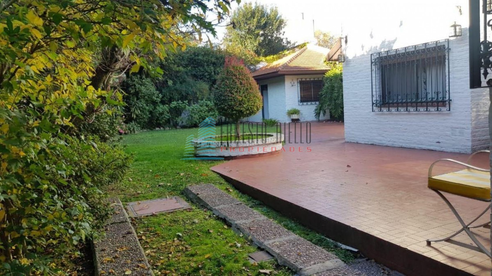 A. Venta Bernal Centro Importante Casa 5 ambientes 