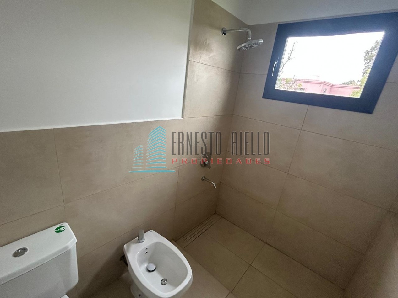 CASA EN VENTA CUATRO AMBIENTES CON PISCINA