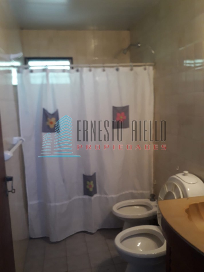 Oportunidad! - Excelente Casa en Dos Plantas - Venta - Quilmes