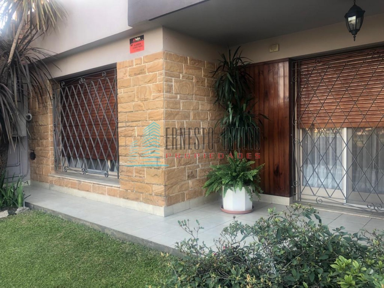 Excelente Casa con Cochera - Piscina en Quilmes Oeste - Apta Credito