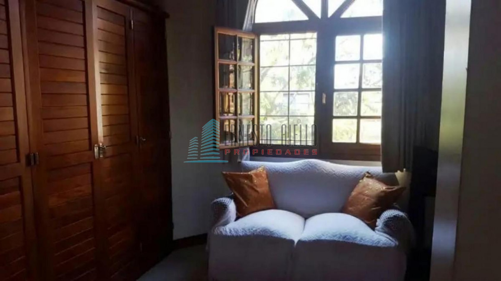 A. Casa en Venta Barrio Parque Bernal