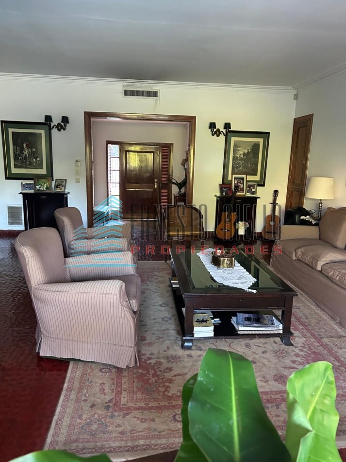 VENTA CASA 6 AMB EN 1 PLANTA S/2 LOTES - 748M2 - PISCINA