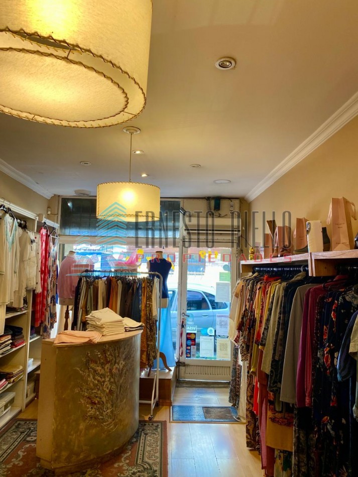 A. VENTA FONDO DE COMERCIO ROPA FEMENINA- EXCELENTE UBICACION BERNAL