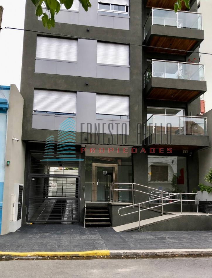 Impecable Piso Venta con dos cocheras -Quilmes Centro