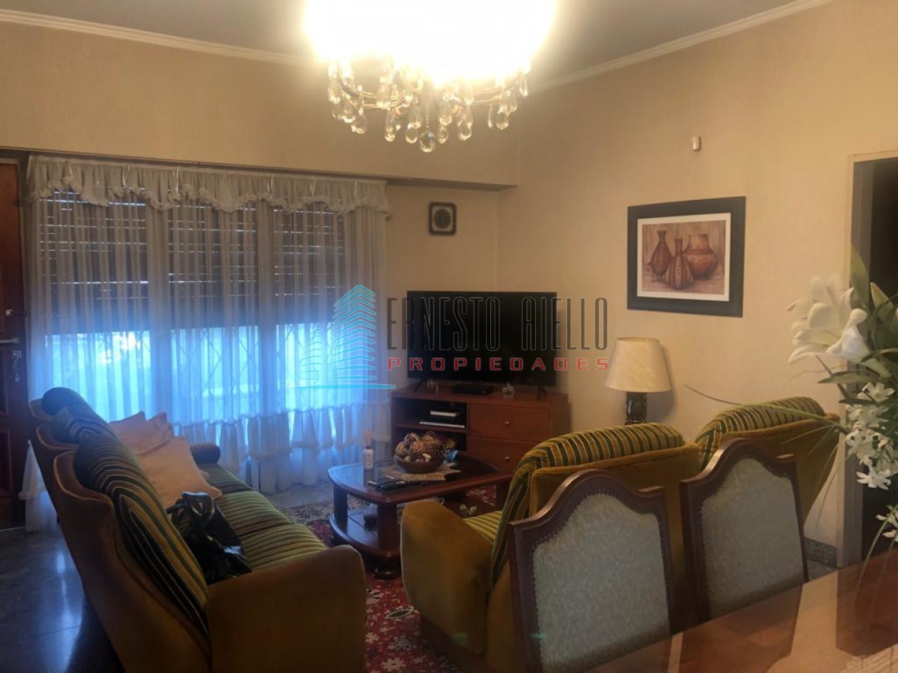 Excelente Casa con Cochera - Piscina en Quilmes Oeste - Apta Credito