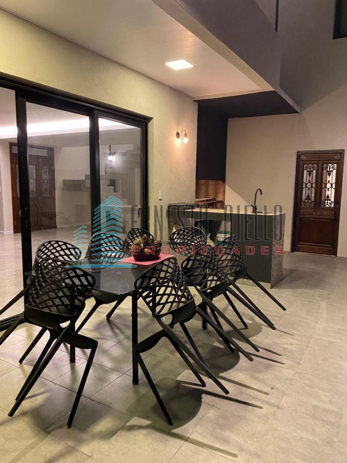 A. VENTA Imponente Casa 5 Ambientes - Las Acacias de Hudson