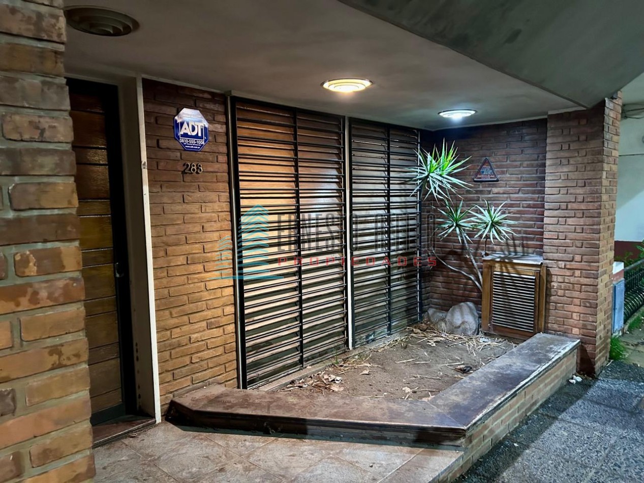 VENTA IMPECABLE CASA DOS PLANTAS CON PARQUE- ZONA RESIDENCIAL 