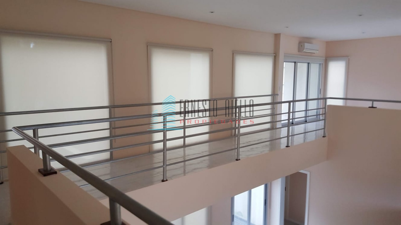 A. ALQUILER Impecable Casa en Abril Club de Campo