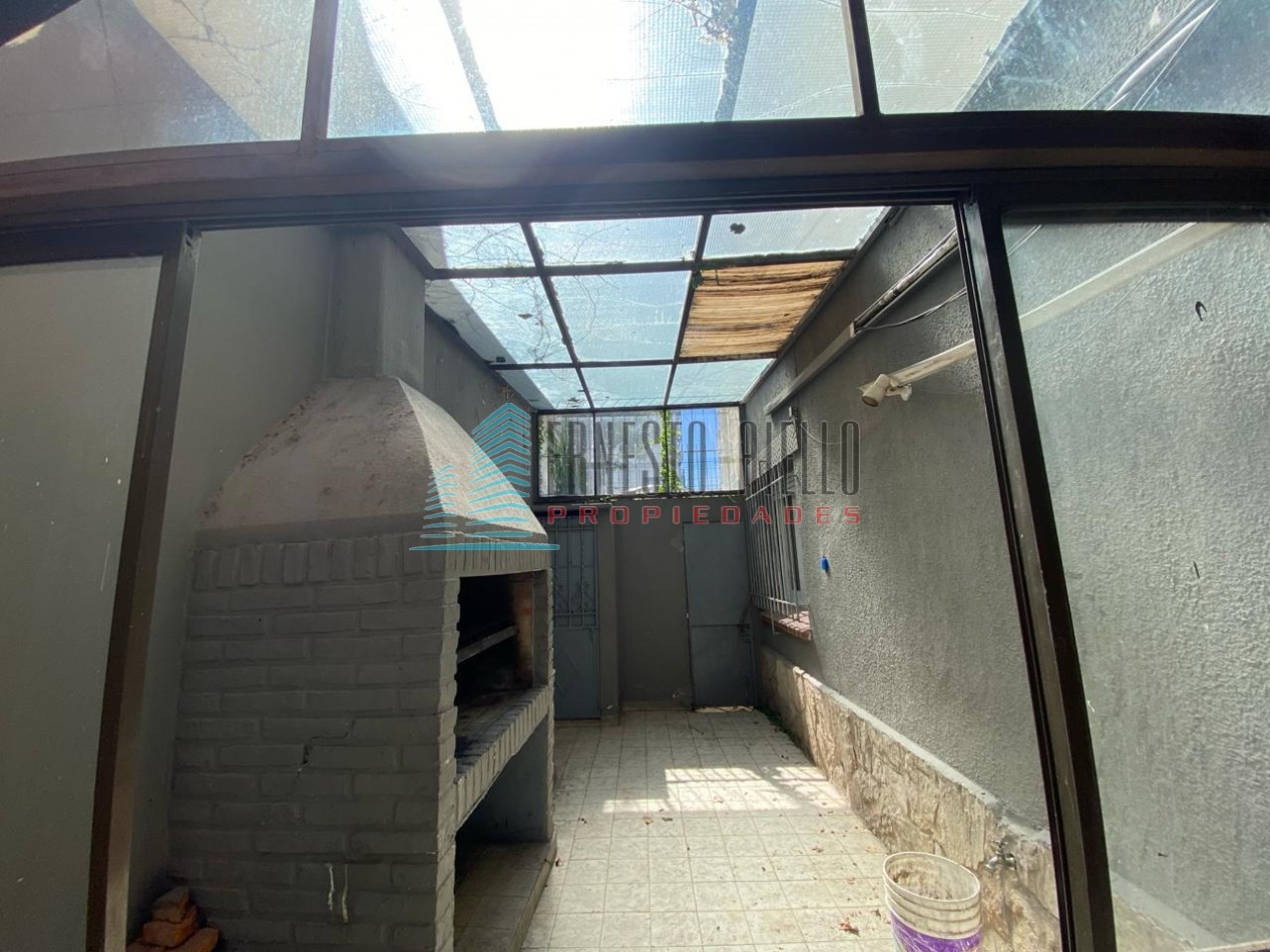 VENTA CASA 4 Ambientes Excelente Ubicacion 