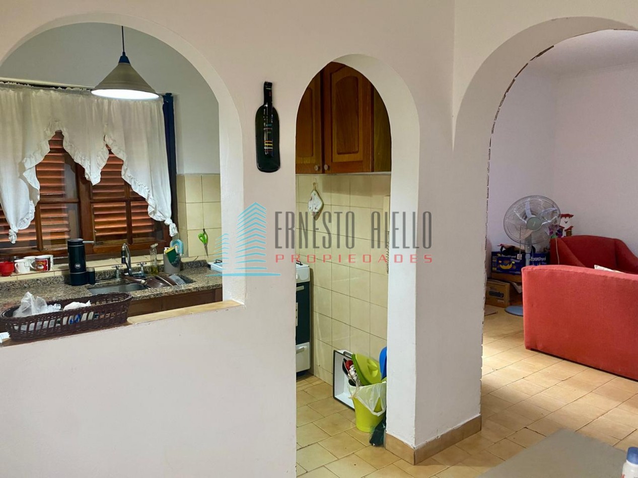 A. VENTA Impecable PH Tres Ambientes con Cochera - Excelente Ubicacion