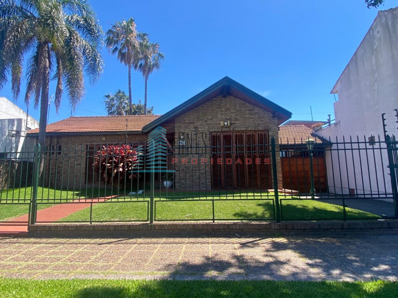 VENTA Casa con Estilo, Parque, Quincho y Depto. Independiente - Todo en una misma propiedad