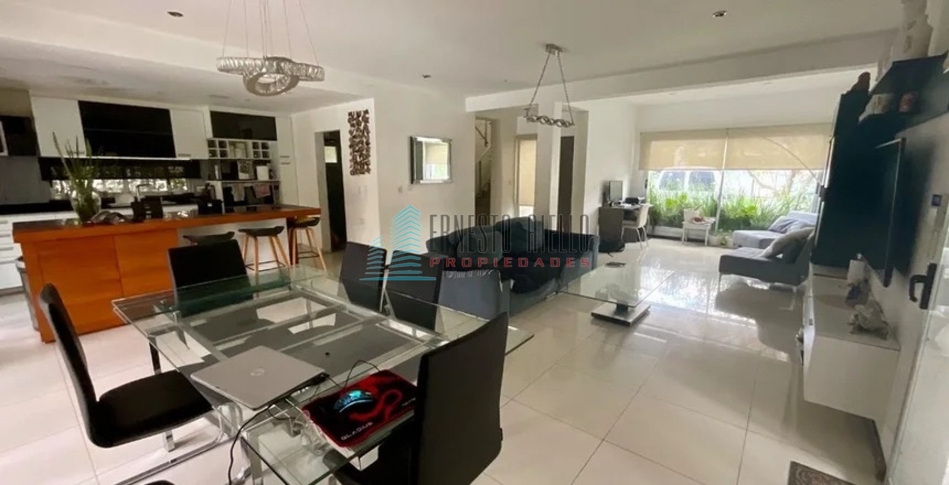 A. Impecable Casa en Venta en Barrio Las Acacias con Piscina