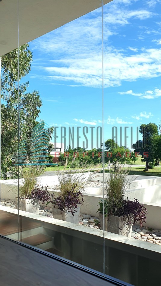 A. Casa en Venta 4 Ambientes Greenville con Piscina