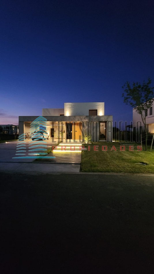 Espectacular Casa en Venta de Cinco Ambientes en Puerto Nizuc-Guillermo Hudson