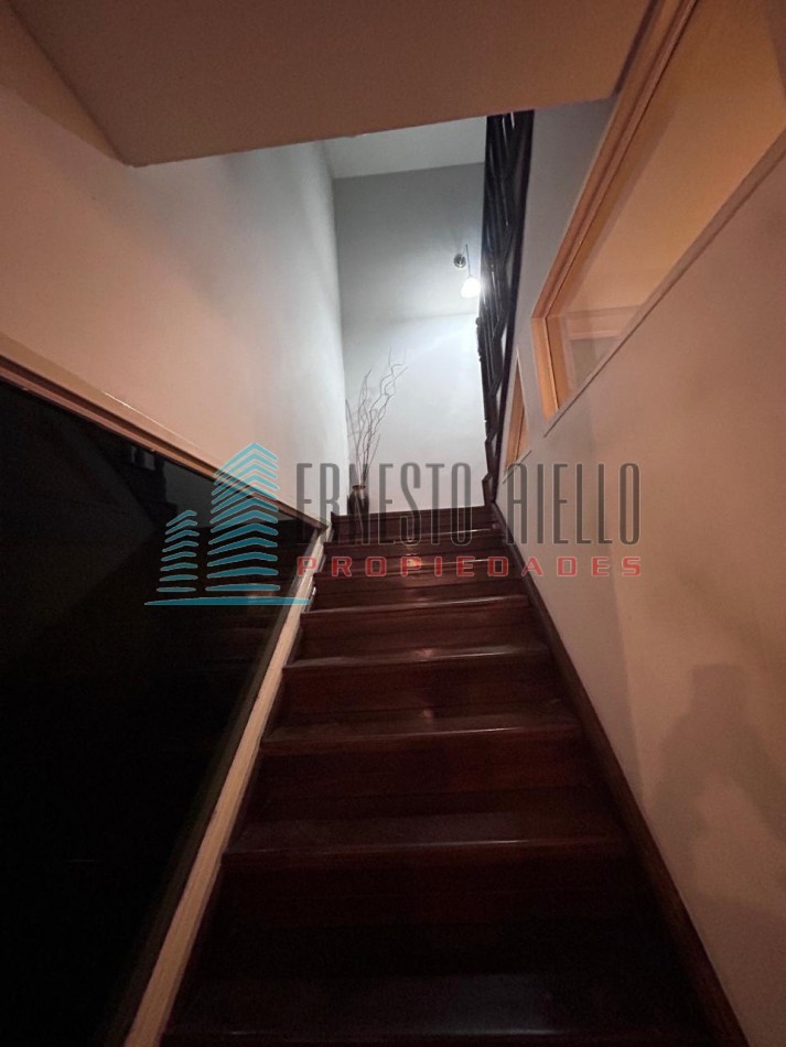 VENTA IMPECABLE CASA DOS PLANTAS CON PARQUE- ZONA RESIDENCIAL 