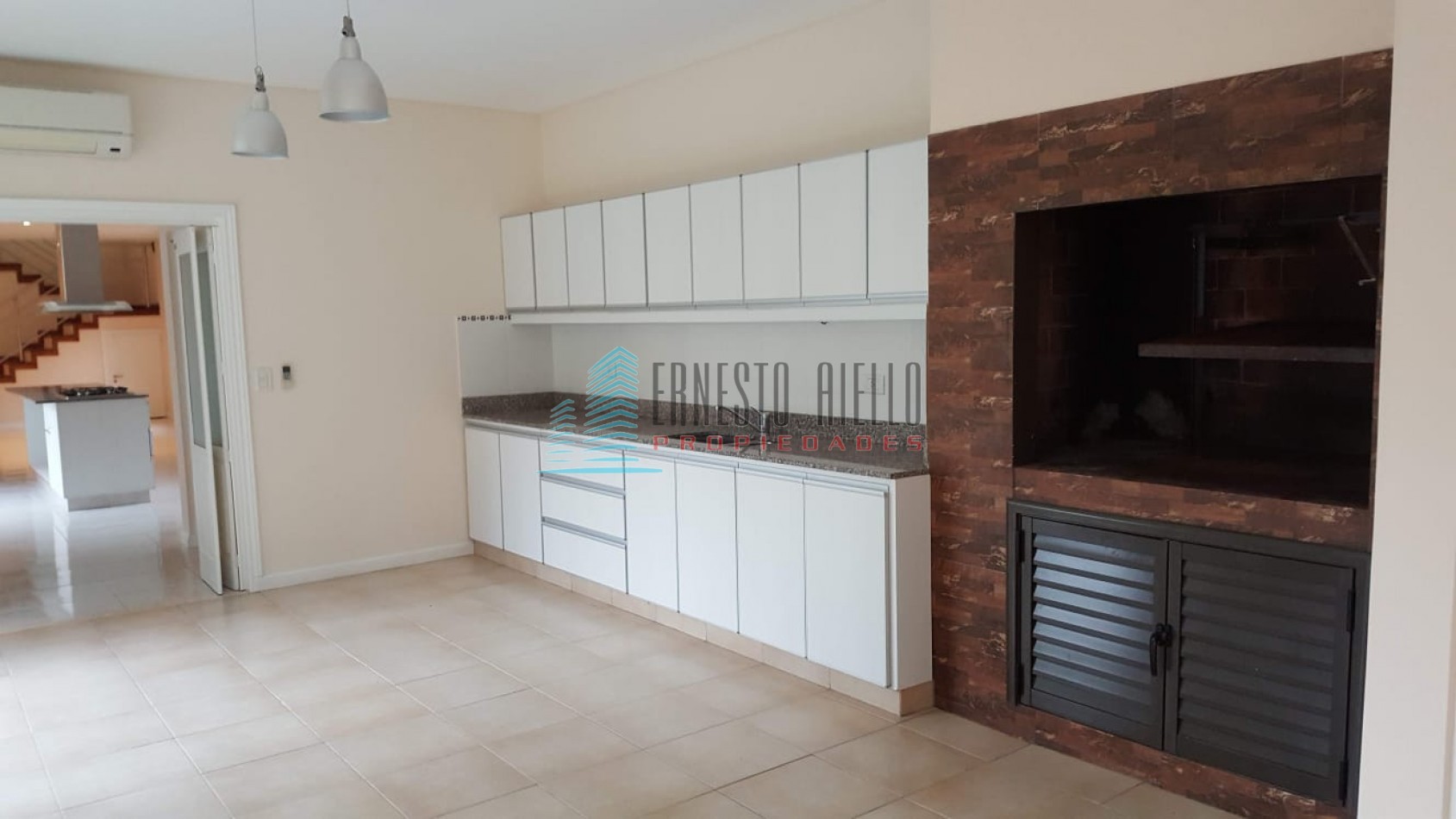 A. ALQUILER Impecable Casa en Abril Club de Campo